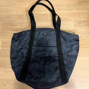 lululemon athletica Gym Bag - Black Patterned